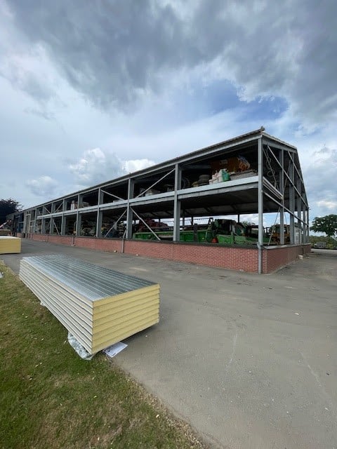 Nieuwe wandpanelen schuur zijde – Kutschruiter
